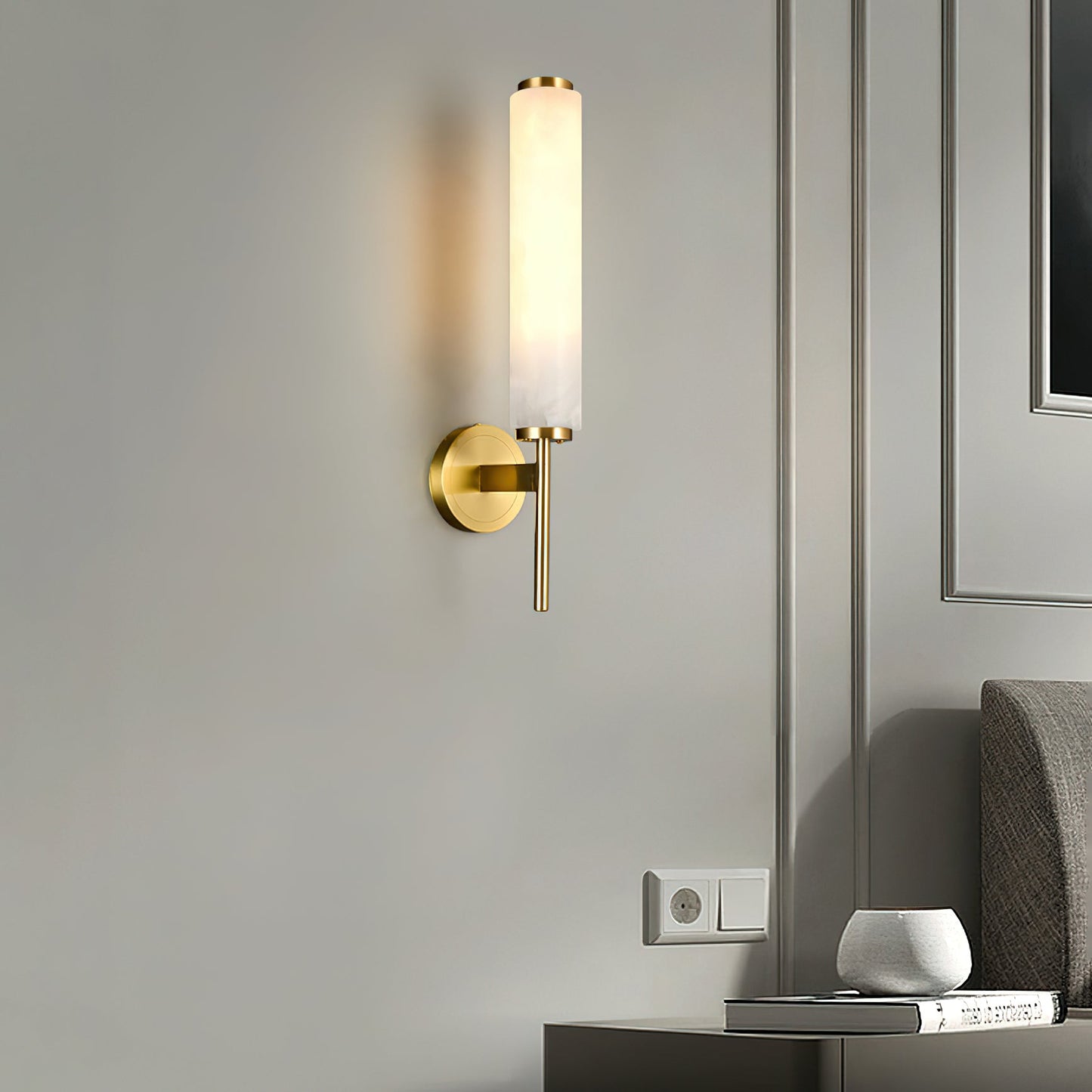 Brindisi Alabaster Column Wall Sconce / W 4.7″ x H 18.9″ / W 12cm x H 48cm / Brass & White / Cool Light