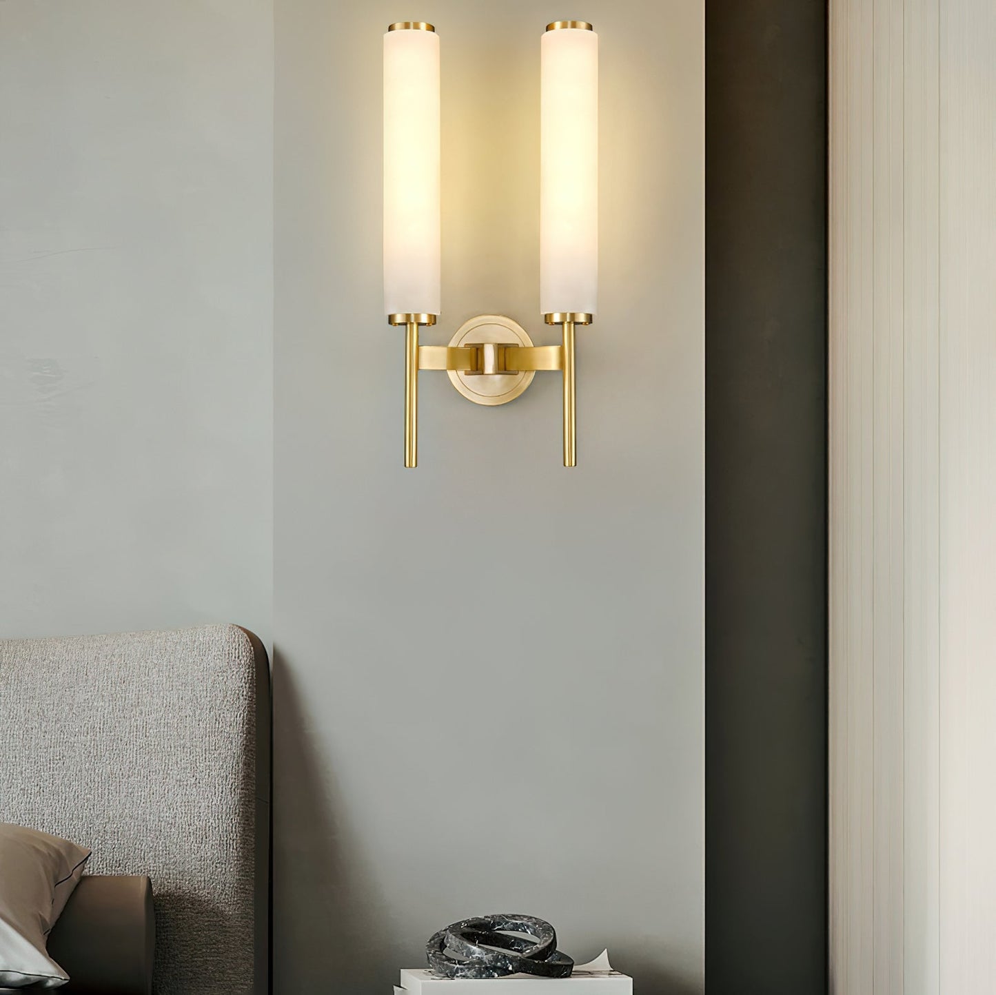Brindisi Alabaster Column Wall Sconce / W 9.6″ x H 18.9″ / W 24.5cm x H 48cm Set of 2 / Brass & White / Warm Light