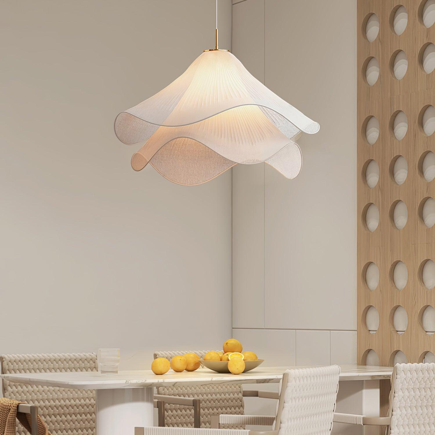 Ethereal Bloom Pleated Fabric Plug-In Pendant / ∅ ∅ 11.8″ x H 8.3″ / Dia 30cm x H 21cm / Gold & White / EU Plug