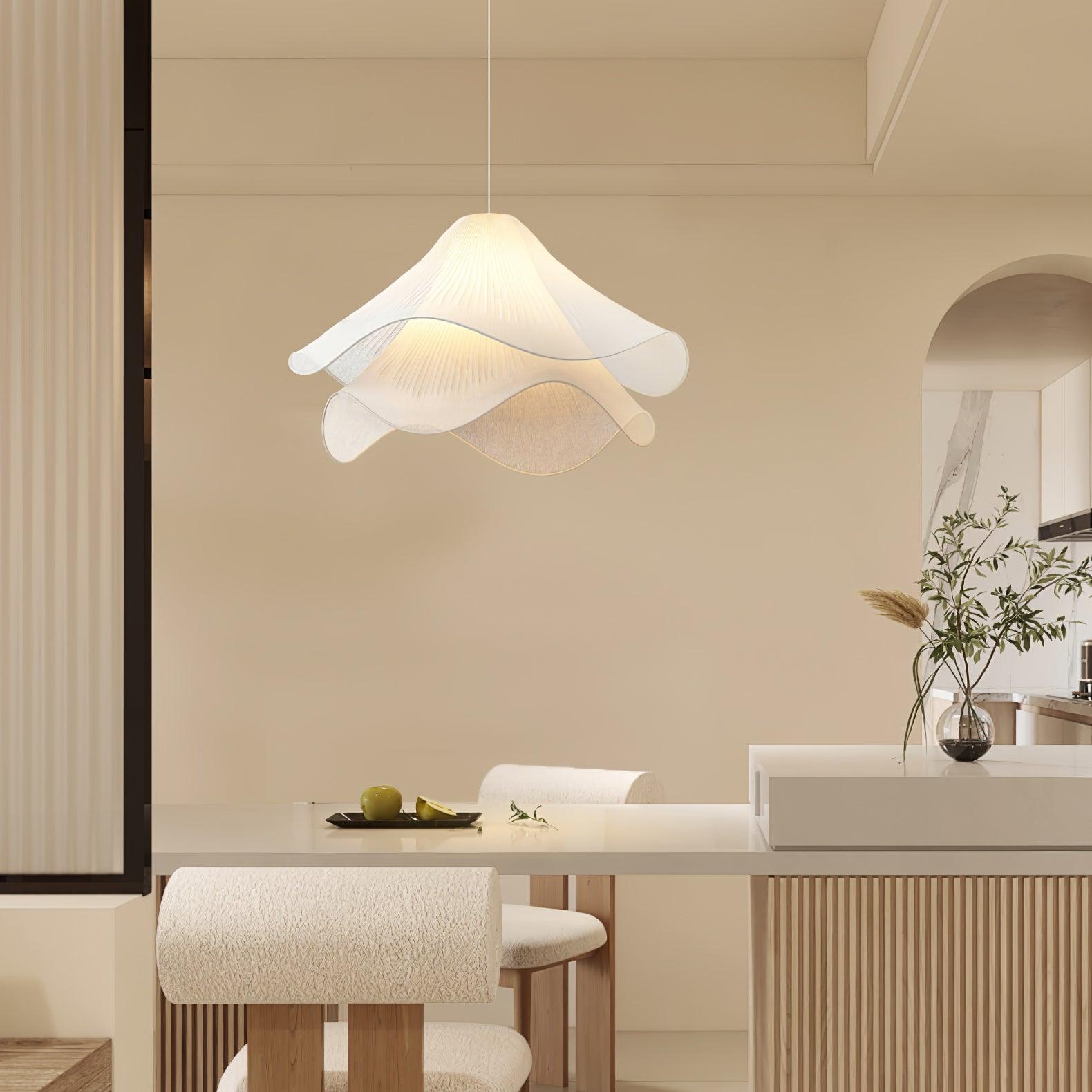 Ethereal Bloom Pleated Fabric Plug-In Pendant / ∅ 15.7″ x H 10.2″ / Dia 40cm x H 26cm / Gold & White / EU Plug