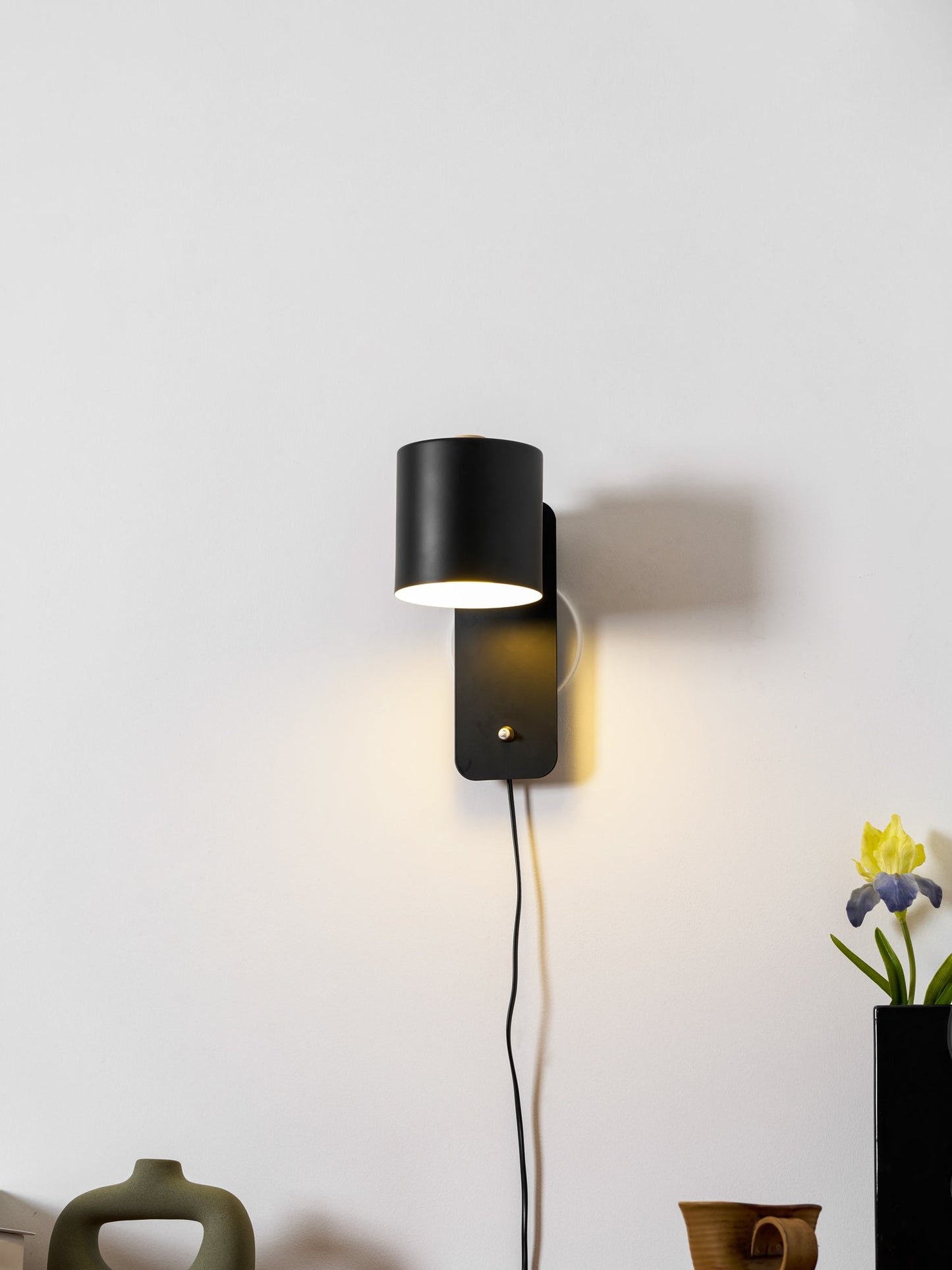 Rotatable Cylinder Plug-In Wall Light / ∅ 5.1″ x H 11.8″ / Dia 13cm x H 30cm / White / UK Plug