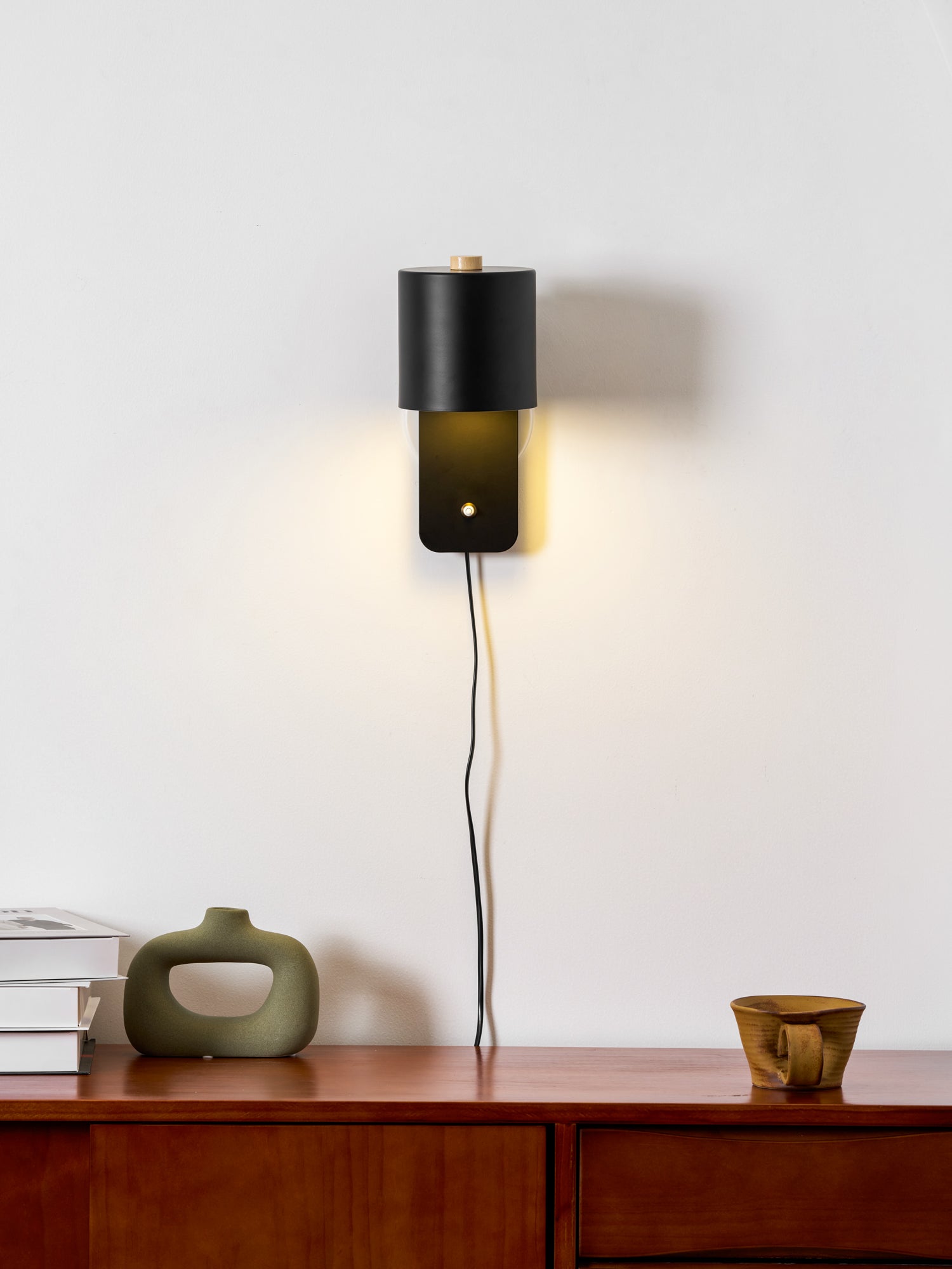 Rotatable Cylinder Plug-In Wall Light / ∅ 5.1″ x H 11.8″ / Dia 13cm x H 30cm / Black / UK Plug